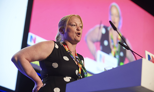 emergency nurse Shelley Pearce talks to RCN congress about corridor care