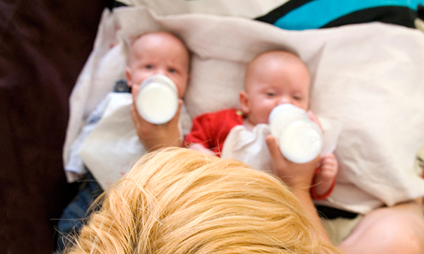 Twins_Alamy.jpg