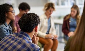 Exploring the benefits and impact of the Evolve peer support group: lived experience of its founder and members 