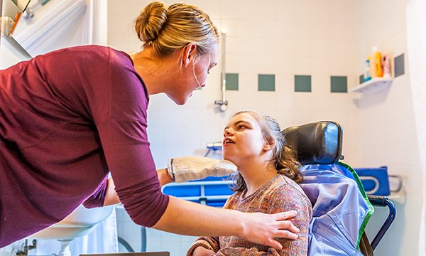 Experiences of healthcare professionals in cancer assessment and treatment for people with learning disabilities: a literature review