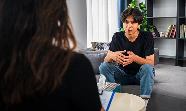 Exploring the mental health needs, concerns and experiences of young asylum seekers in the UK: a qualitative literature review