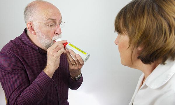 Recognising and managing acute asthma attacks in adults in the emergency department